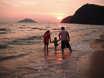 ณ ที่ ที่สายน้ำ ทะเล และภูเขามาบรรจบกัน แหลมสิงห์โบ๊ทเฮ้าส์ .. หาดทราย ใกล้ ๆ บ้านพัก