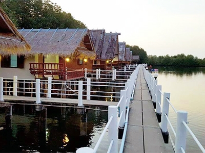 ทะเลขวัญสมุทรโฮมสเตย์ สัมผัสวิถีชาวประมงกับบ้านพักแนว backpack fisherman home stay พร้อมแพ็คเกจอาหารทะเลสดๆ อร่อยล้ำ อันเลื่องชื่อ ในฝีมือชาวเล อิ่มไม่อั้น