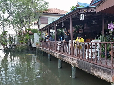 บ้านเรือนเพ็ญ โฮมสเตย์ บ้านริมน้ำ และบ้านในสวน
