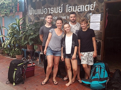 บ้านแม่อารมย์ โฮมสเตย์ อัมพวา 班美酒店  泰国酒店