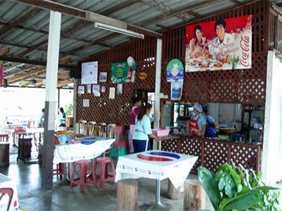 ร้านผัดไทยบ้านค่าย (ต้นมะขามใหญ่) ระยอง