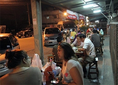 ร้านข้าวนึ่งไก่ทอดเที่ยงคืน เชียงใหม่