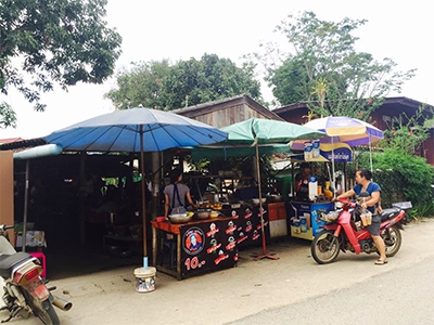 ร้านข้าวซอย แม่จันทร์ หน้าไปรษณีย์อำเภอแม่แจ่ม