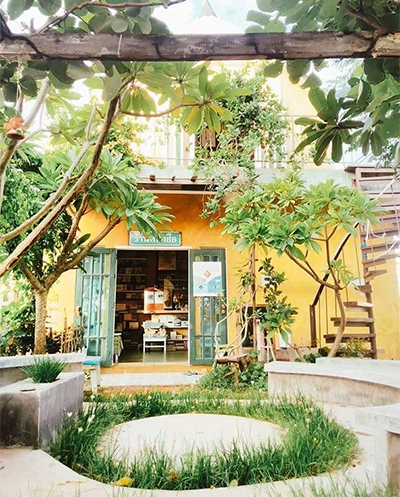 ฟิลาเดลเฟีย ร้านหนังสือในสวนดอกไม้ วาริน อุบลราชธานี