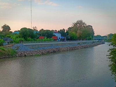 บ้านริมน้ำสามชุก ปลาวาฬ&ปลาทู