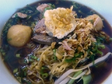 ร้านเจ้หน่อย ก๋วยเตี๋ยวหมูเลียงริมน้ำ