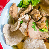 ก๋วยเตี๋ยวท่าเรือ ใต้ต้นหูกวาง พัทลุง